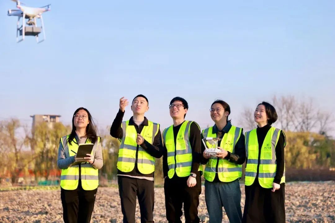 四校合作！Nature封面：会钻地的木材机器人，空投人造种子，助力智慧播种！(图9)